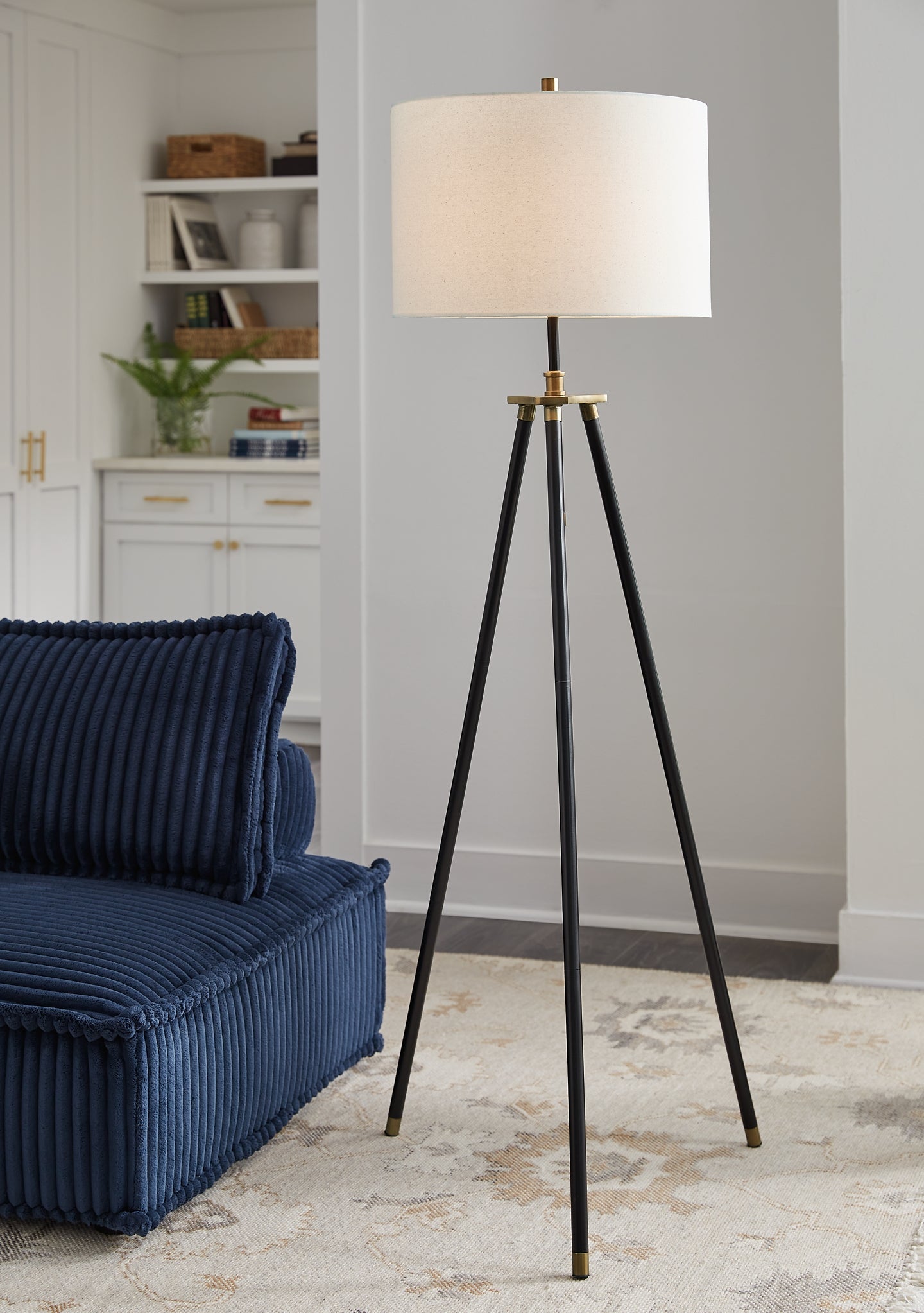 Ashley Express - Cashner Metal Floor Lamp (1/CN)